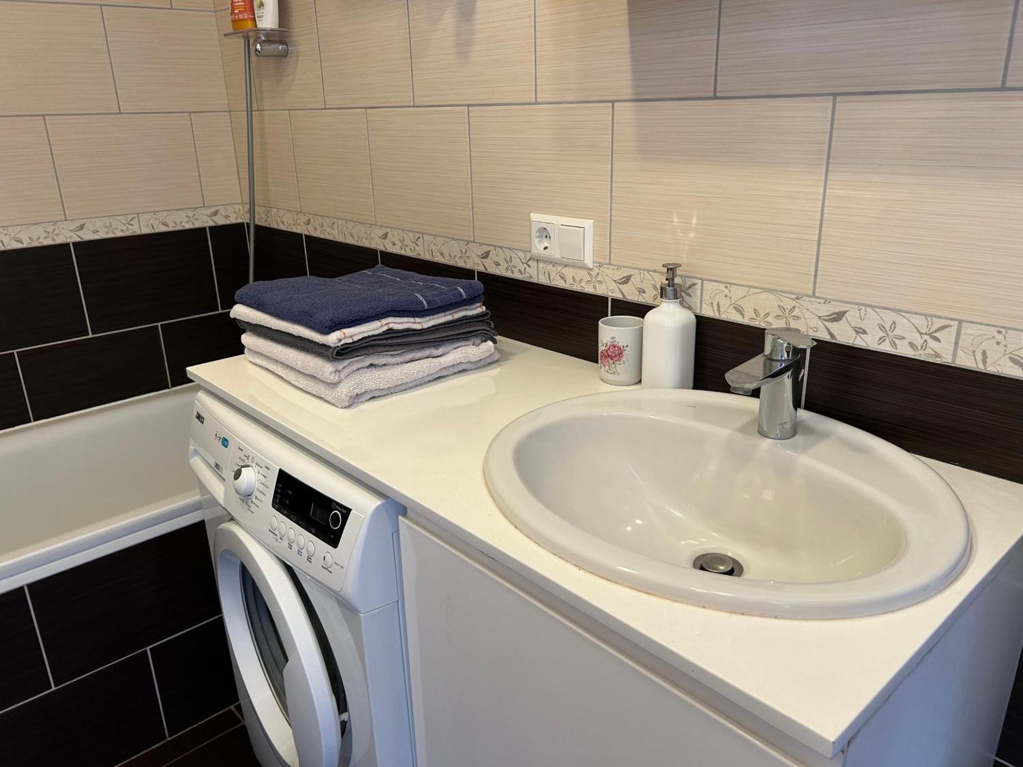 Your Home - Spacious Apartment In City Center, With Balcony & Self Check-In Vilna Exterior foto
